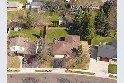 1230  Fox Point Dr, Waukesha, WI 53189 - Photo 22