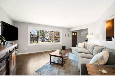 1230  Fox Point Dr, Waukesha, WI 53189 - Photo 4