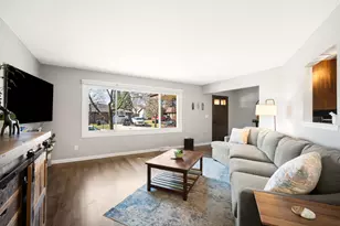 1230 Fox Point Dr, Waukesha, WI 53189 - Photo 4