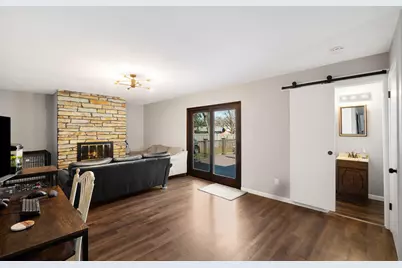 1230  Fox Point Dr, Waukesha, WI 53189 - Photo 10