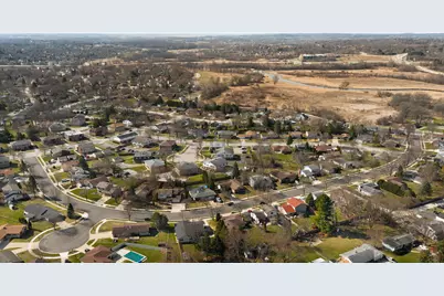 1230  Fox Point Dr, Waukesha, WI 53189 - Photo 26