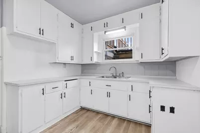 3349 S 7th St, Milwaukee, WI 53215 - Photo 6