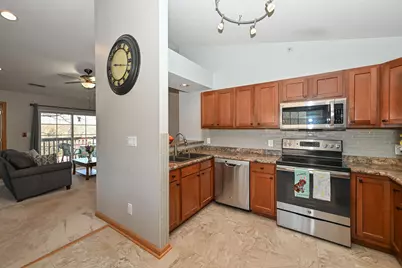 200 W Aspen Ct #8, Oak Creek, WI 53154 - Photo 14