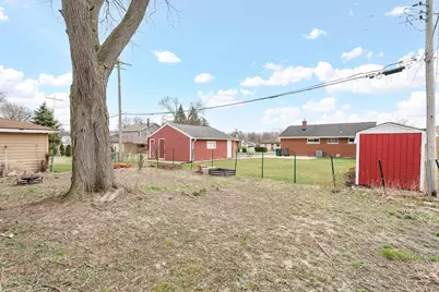 11217 W Mallory Ave, Hales Corners, WI 53130 - Photo 14