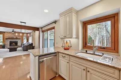 N68W14724  Prudence Dr, Menomonee Falls, WI 53051 - Photo 4