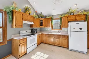 N68W14724 Prudence Dr, Menomonee Falls, WI 53051 - Photo 10