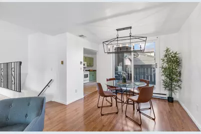 5266 S Somerset Ln, Greenfield, WI 53221 - Photo 8