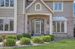 9223 W Wyndham Hills Ct, Franklin, WI 53132 - Photo 2