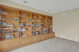 9223 W Wyndham Hills Ct, Franklin, WI 53132 - Photo 10