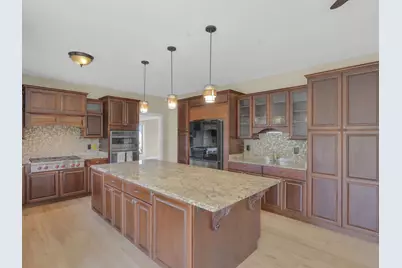 9223 W Wyndham Hills Ct, Franklin, WI 53132 - Photo 14