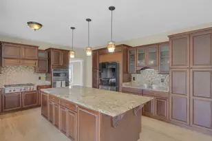 9223 W Wyndham Hills Ct, Franklin, WI 53132 - Photo 14