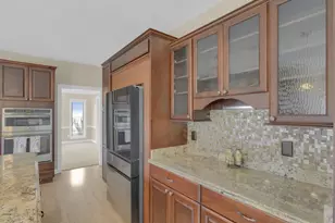 9223 W Wyndham Hills Ct, Franklin, WI 53132 - Photo 12