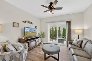 W206N16159 Stonebrook Dr, Jackson, WI 53037 - Photo 4