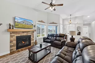 W206N16159 Stonebrook Dr, Jackson, WI 53037 - Photo 2