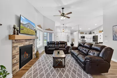 W206N16159  Stonebrook Dr, Jackson, WI 53037 - Photo 8