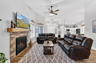 W206N16159 Stonebrook Dr, Jackson, WI 53037 - Photo 8