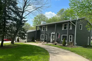 S28W30310 West End Ln, Genesee, WI 53188 - Photo 2