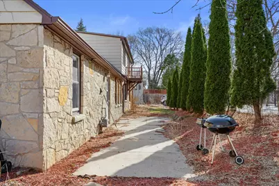 2001 W Bender Rd, Glendale, WI 53209 - Photo 32