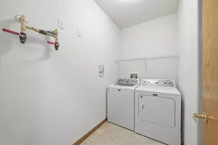 853 Cheyenne Ave, Grafton, WI 53024 - Photo 16