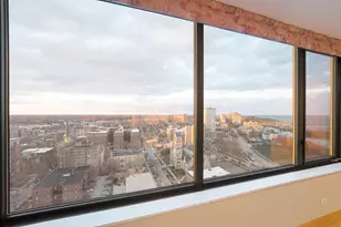 929 N Astor St, Milwaukee, WI 53202 - Photo 10