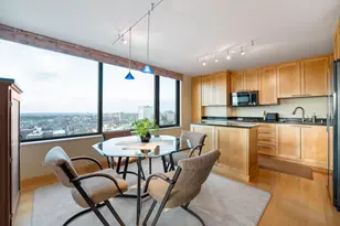 929 N Astor St, Milwaukee, WI 53202 - Photo 8