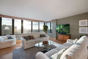 929 N Astor St, Milwaukee, WI 53202 - Photo 4