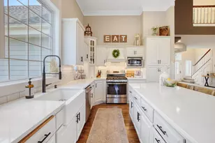 317 River Bluff Cir, Oconomowoc, WI 53066 - Photo 10