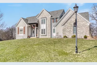 317  River Bluff Cir, Oconomowoc, WI 53066 - Photo 2