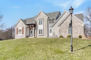 317 River Bluff Cir, Oconomowoc, WI 53066 - Photo 2