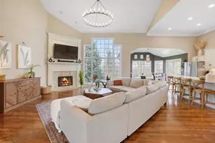 317 River Bluff Cir, Oconomowoc, WI 53066 - Photo 6