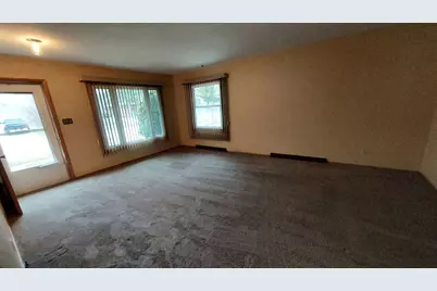3642 S 95th St, Milwaukee, WI 53228 - Photo 6
