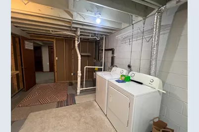 4615 S Woodland Dr, Greenfield, WI 53220 - Photo 18