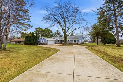 18635  Benington Dr, Brookfield, WI 53045 - Photo 2