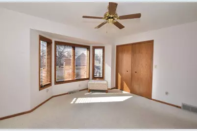 1040  Lansdowne Ct, Brookfield, WI 53045 - Photo 24