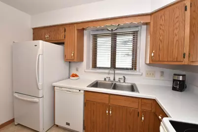 1040  Lansdowne Ct, Brookfield, WI 53045 - Photo 16