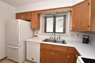 1040 Lansdowne Ct, Brookfield, WI 53045 - Photo 16