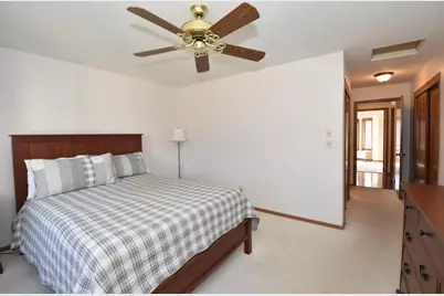 1040  Lansdowne Ct, Brookfield, WI 53045 - Photo 20