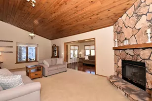 1040 Lansdowne Ct, Brookfield, WI 53045 - Photo 6