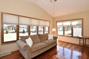 1040 Lansdowne Ct, Brookfield, WI 53045 - Photo 8