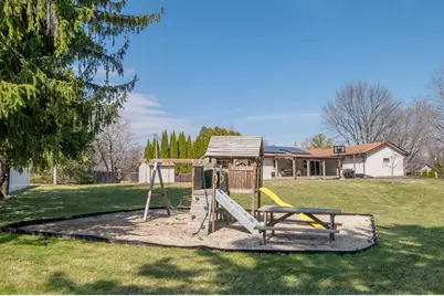 1466  Scenic Dr, Richfield, WI 53033 - Photo 8