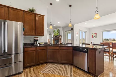 65  Rushmore Ln, Hartford, WI 53027 - Photo 6