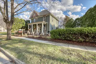 131 Oakland Ave, Mukwonago, WI 53149 - Photo 2