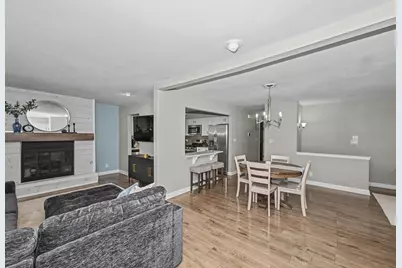 7170 S 35th St, Franklin, WI 53132 - Photo 4