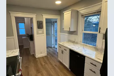 924 N 8th St, Manitowoc, WI 54220 - Photo 8