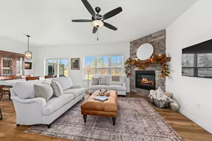 N118W7360 Fairway Ln, Cedarburg, WI 53012 - Photo 4