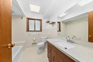 N60W15671 Hawthorne Dr, Menomonee Falls, WI 53051 - Photo 16