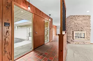 N60W15671 Hawthorne Dr, Menomonee Falls, WI 53051 - Photo 6