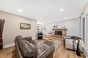 N85W12940 Renee Dr, Menomonee Falls, WI 53051 - Photo 6