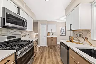 N85W12940 Renee Dr, Menomonee Falls, WI 53051 - Photo 10