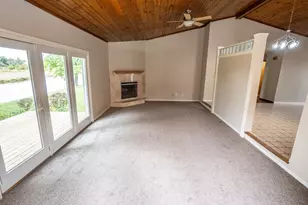 W179N9765 Riversbend Circle, Germantown, WI 53022 - Photo 4